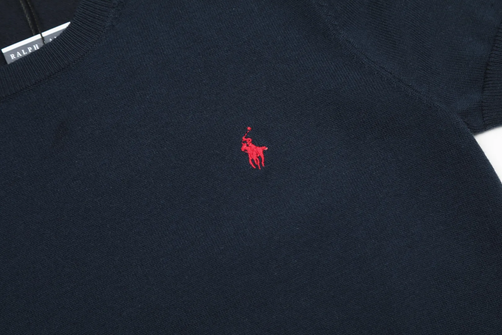🅿️156 "Top quality" Style number: DS008# (not off the shelves all year round) [Ralph Lauren round neck solid color pony embroidered logo knitted short sleeves] ✅Ralph Lauren classic basic versatile knitted short sleeves for all seasons ✅Main supplier platform live broadcast Wholesale entity Replenish if out of stock Not off the shelf ✅ZP quality 1:1 version Scan the code to enter the GF website Counter quality ✅Detailed quality is the only one in Guangzhou Imported quality cotton yarn, focusing on high-end, cost-effective, good quality needless to say ✅The version is restored to the original version, loose, comfortable and stress-free, simple is high-end, classic is timeless ✅The upper body is simple and easy to match, a must-have for goddess ootd. Good-looking clothes are never picky. A must-have in the goddess' wardrobe. Size: S-XL Color: Army green, off-white, black, light pink, khaki, navy, light blue, mint green